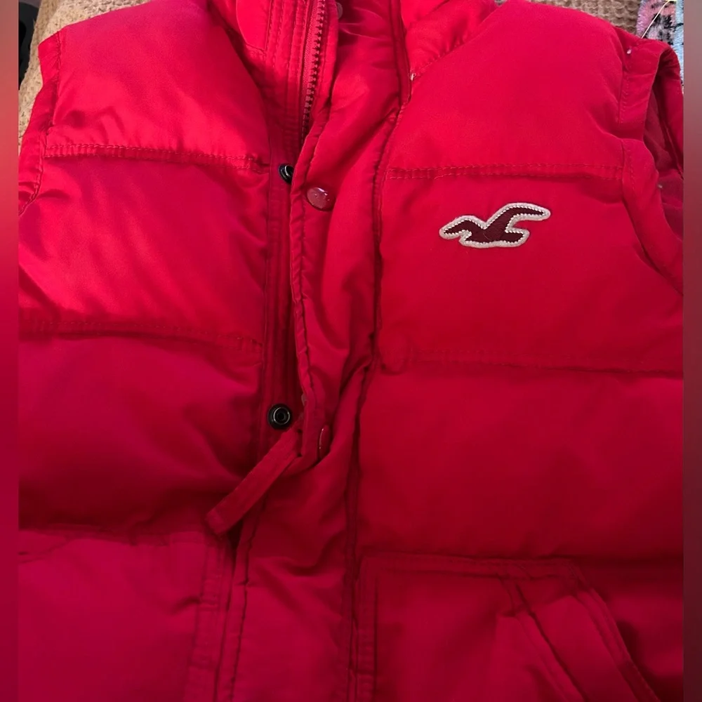 Hollister Red Puffer Vest Y2K Preppy Streetwear‎ Cozy Winter Layering Core